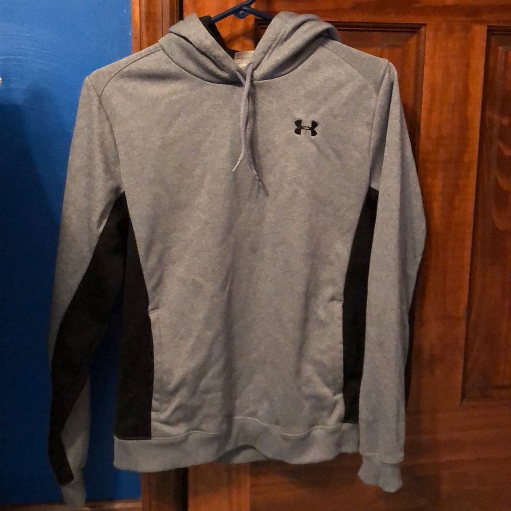 Women’s Medium Under Armour Sweatshirt